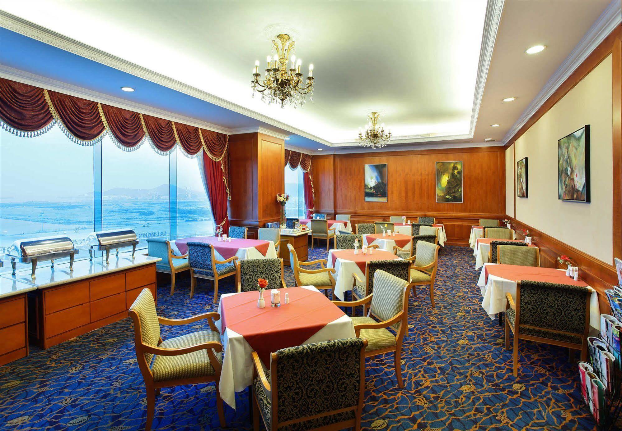 Golden Crown China Hotel Taipa  Exterior photo